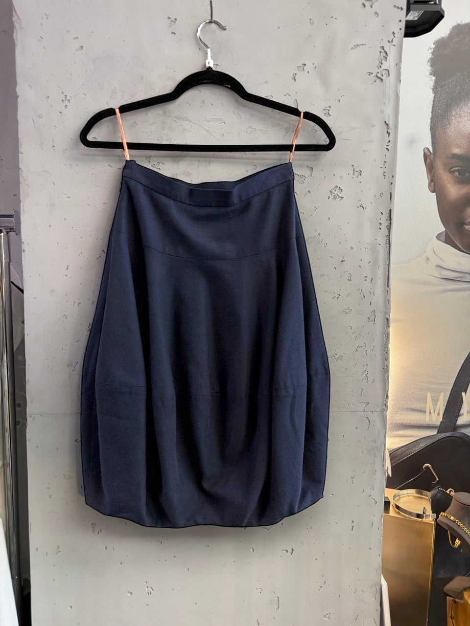 BERLIN VINTAGE CORNER navy blue midi skirt with balloon hem and subtle seam detailing