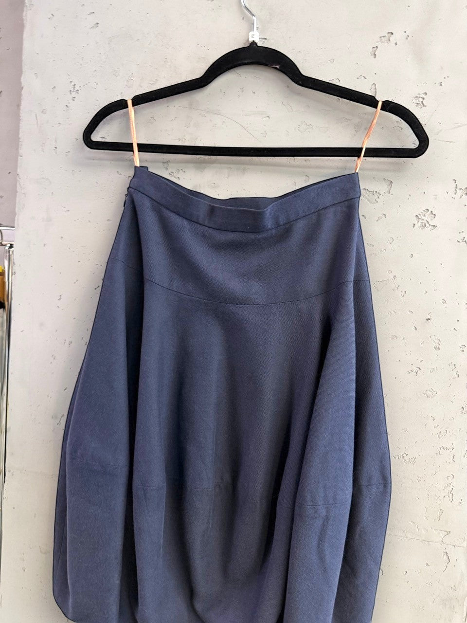 BERLIN VINTAGE CORNER navy blue midi skirt with balloon hem and seam detailing