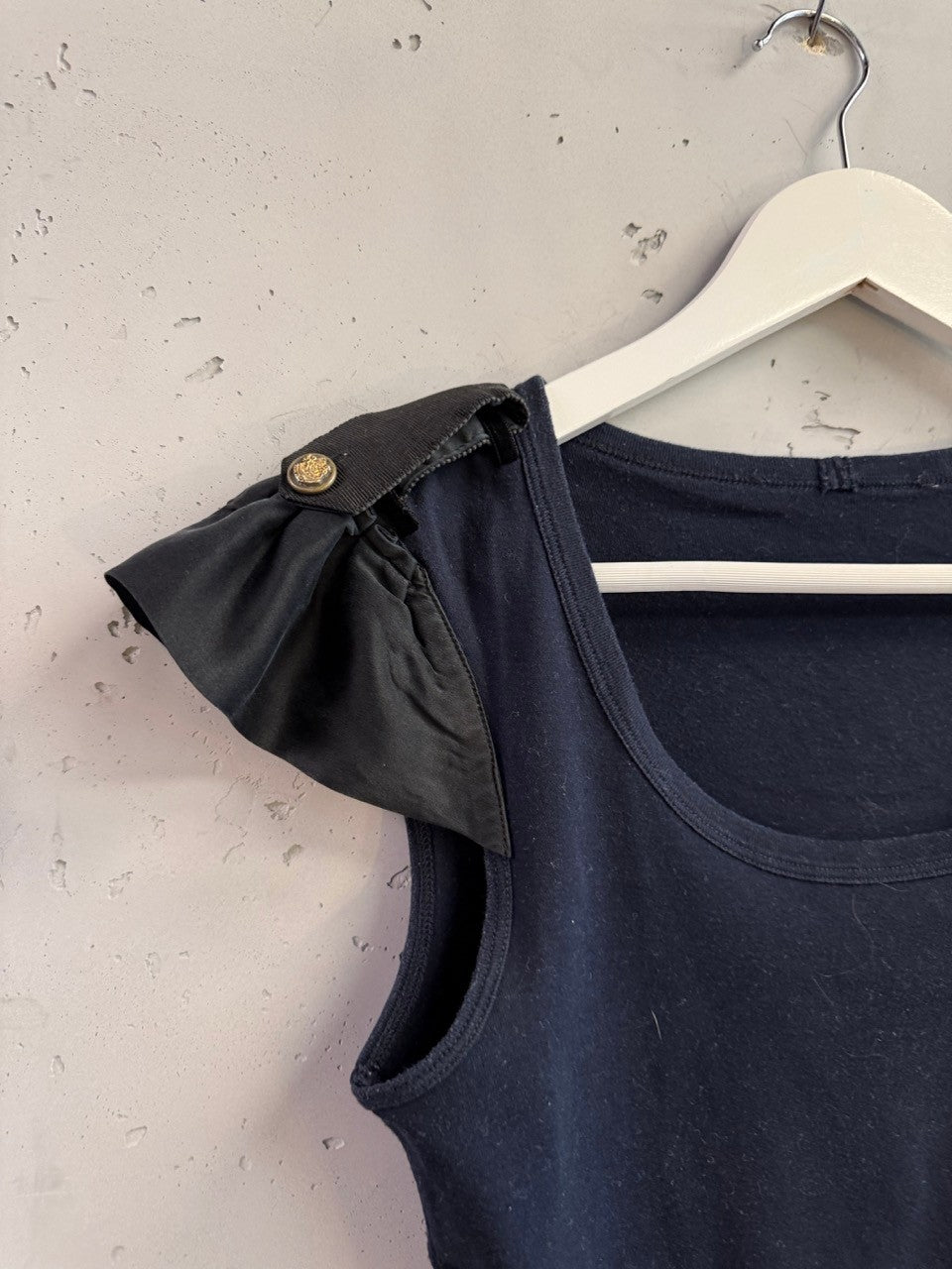 BERLIN VINTAGE CORNER navy blue cotton blend tank top with ruffled cap sleeves and gold button detail.