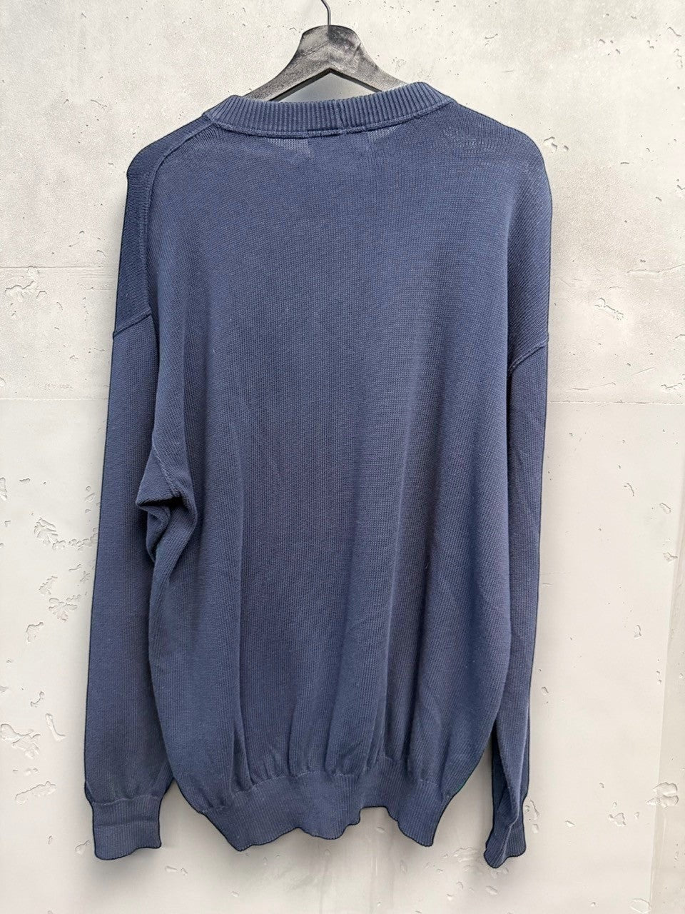 BERLIN VINTAGE CORNER navy knit sweater with embroidered cartoon golf bears. Long sleeves, ribbed cuffs and hem.