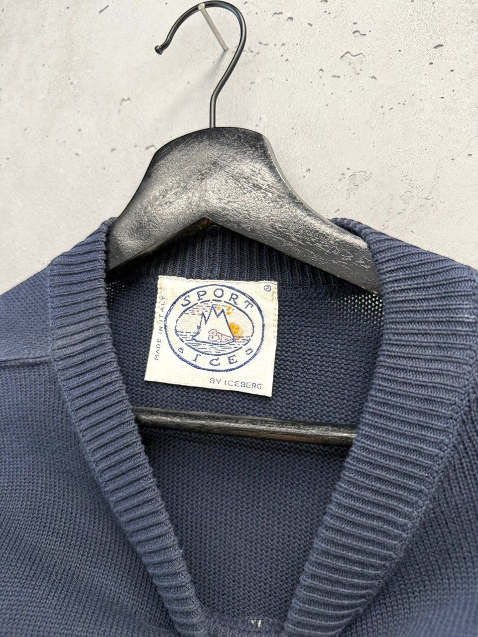 BERLIN VINTAGE CORNER navy blue knit sweater with embroidered bear golf graphic. Features a ribbed collar and cuffs.