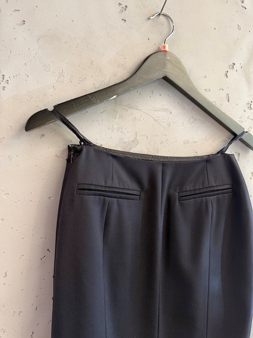 BERLIN VINTAGE CORNER navy pencil skirt with faux welt pockets and side zipper, knee-length