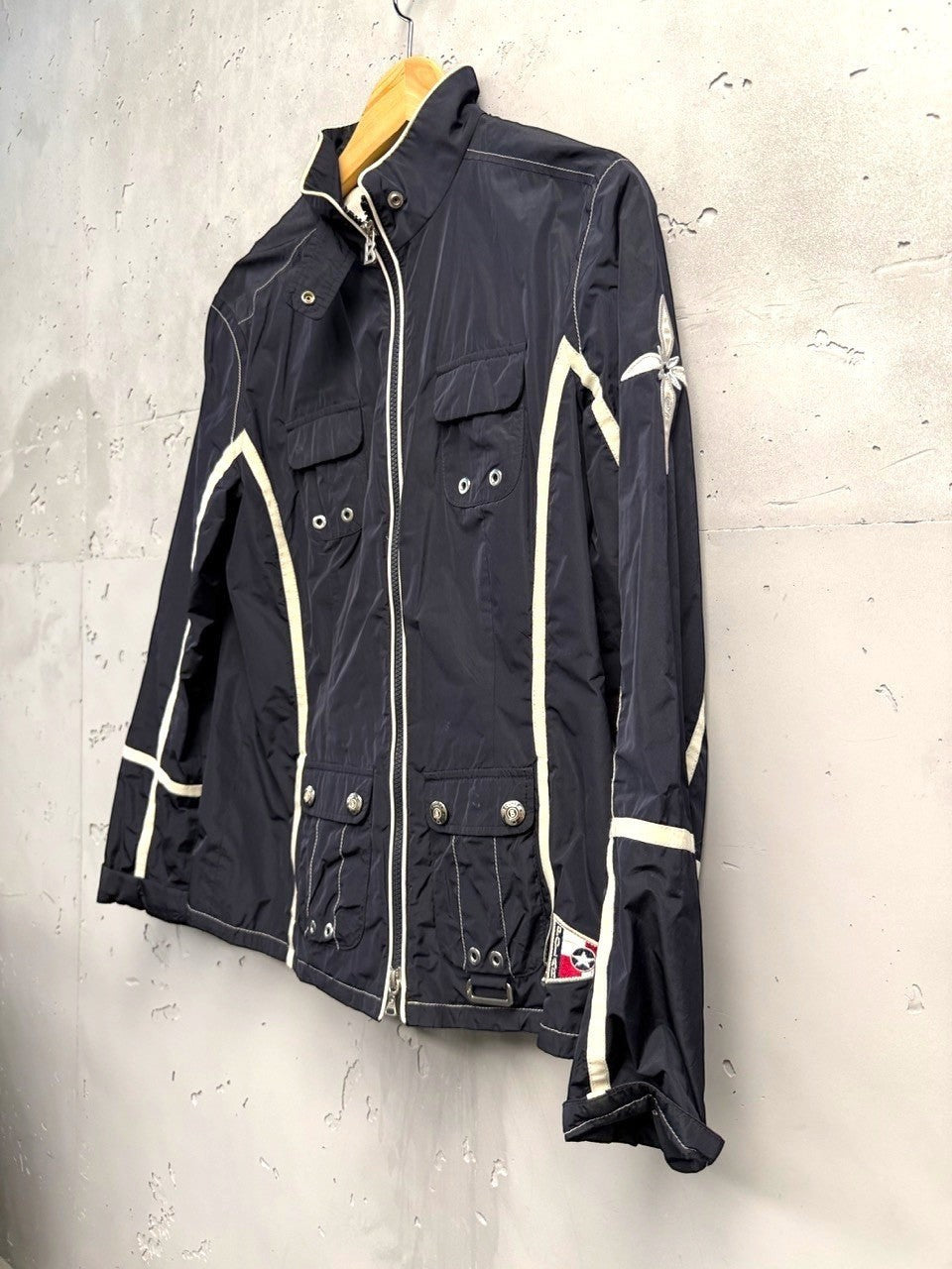 BERLIN VINTAGE CORNER navy blue lightweight racing jacket with cream piping, multiple pockets, and full zip.