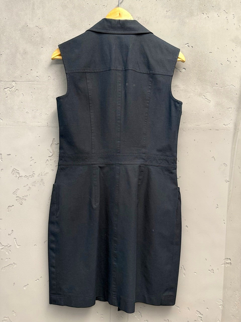 BERLIN VINTAGE CORNER navy blue sleeveless collared button-front dress with chest and side pockets, tailored fit.
