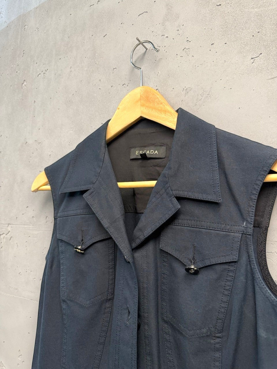 BERLIN VINTAGE CORNER navy blue sleeveless collared button-front dress with chest pockets.