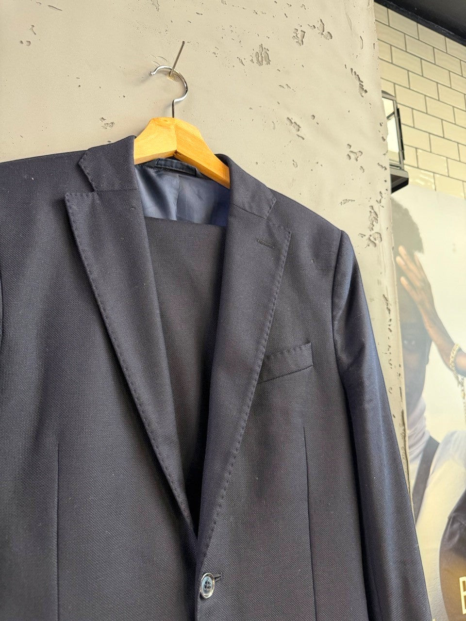 BERLIN VINTAGE CORNER navy wool blend two-piece suit with notch lapels and single-breasted jacket.