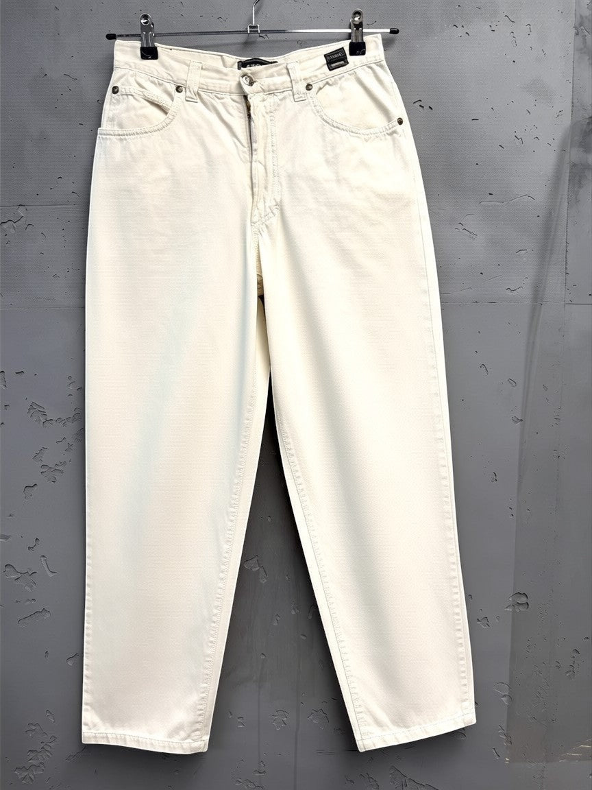 BERLIN VINTAGE CORNER off-white cotton denim jeans with five-pocket design and relaxed fit.
