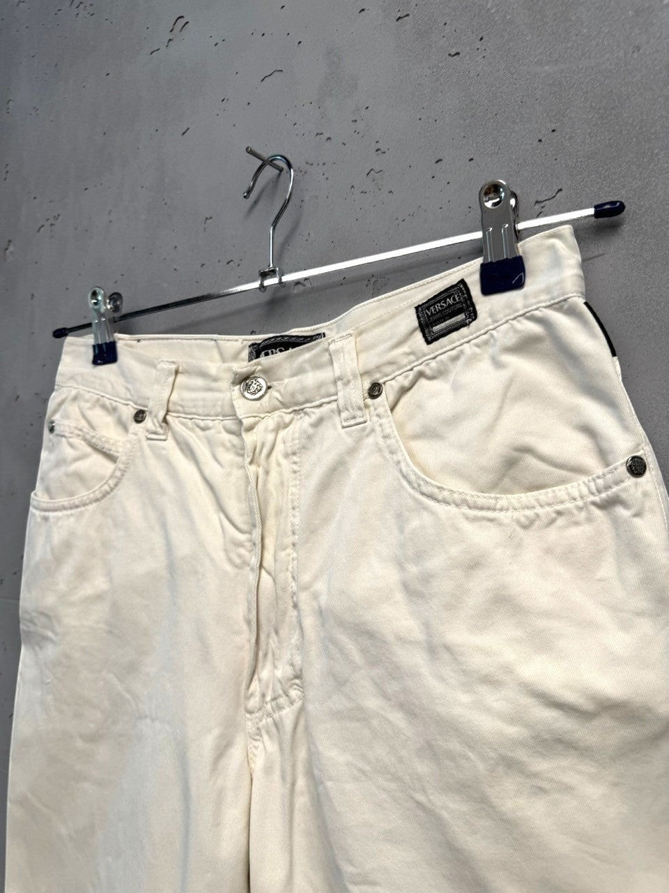 BERLIN VINTAGE CORNER off-white cotton denim jeans with five-pocket design and Versace branding.