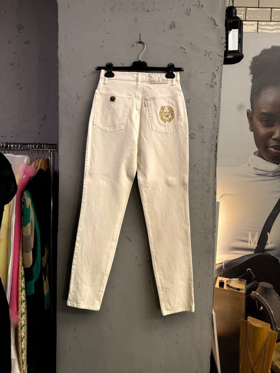 BERLIN VINTAGE CORNER off-white MCM high-waisted straight-leg jeans with gold-tone hardware and embroidered logo.