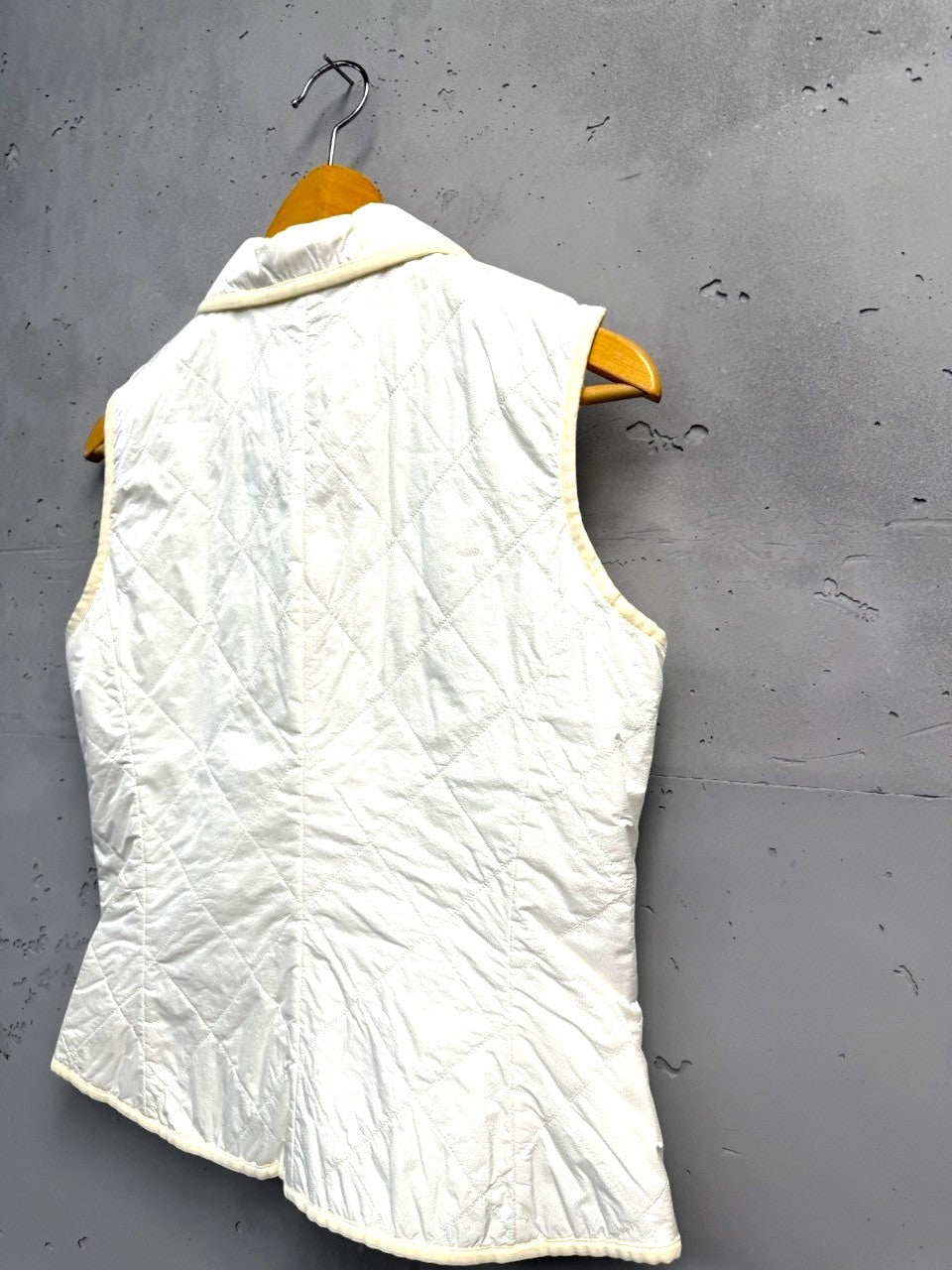 BERLIN VINTAGE CORNER off-white quilted padded vest with stand-up collar and zip front.