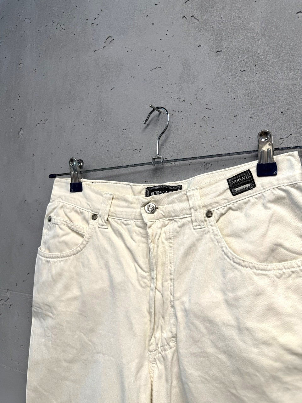 BERLIN VINTAGE CORNER off-white cotton denim jeans with five-pocket design and Versace branding.