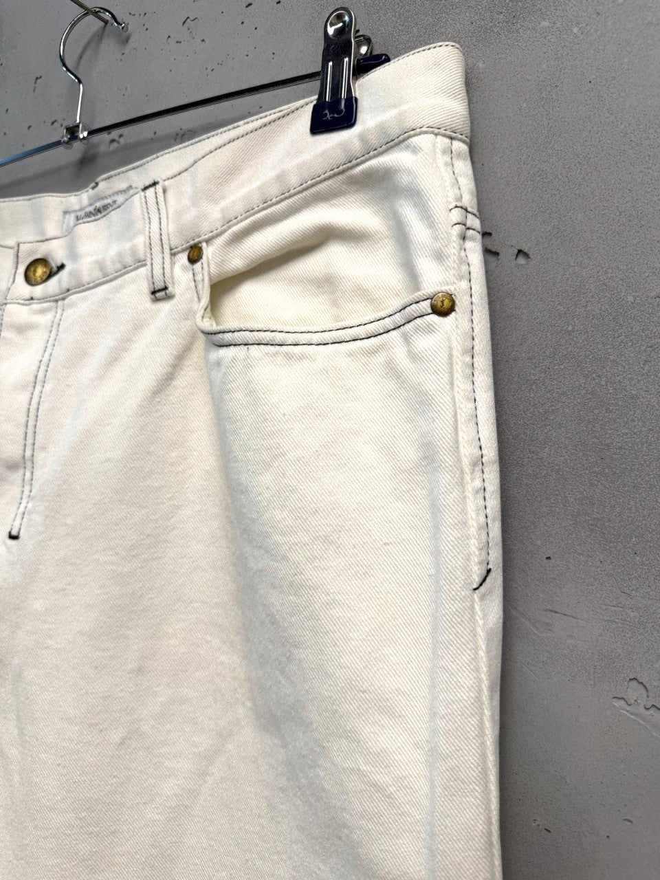 BERLIN VINTAGE CORNER off-white wide leg jeans with black contrast stitching and five-pocket styling.