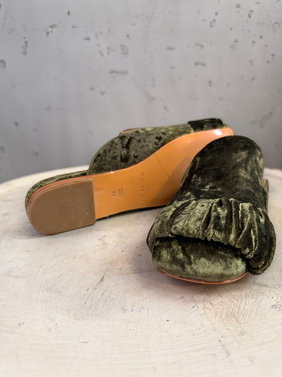 BERLIN VINTAGE CORNER olive green crushed velvet ruched mule flats with pointed toe. Comfortable slip-on shoes.