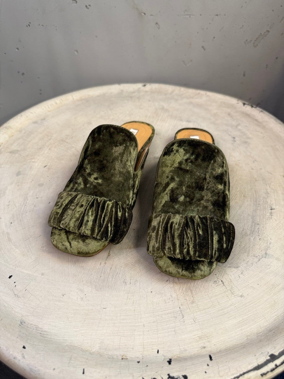 BERLIN VINTAGE CORNER olive green velvet ruched mule flats with pointed toe and ruffle detail.