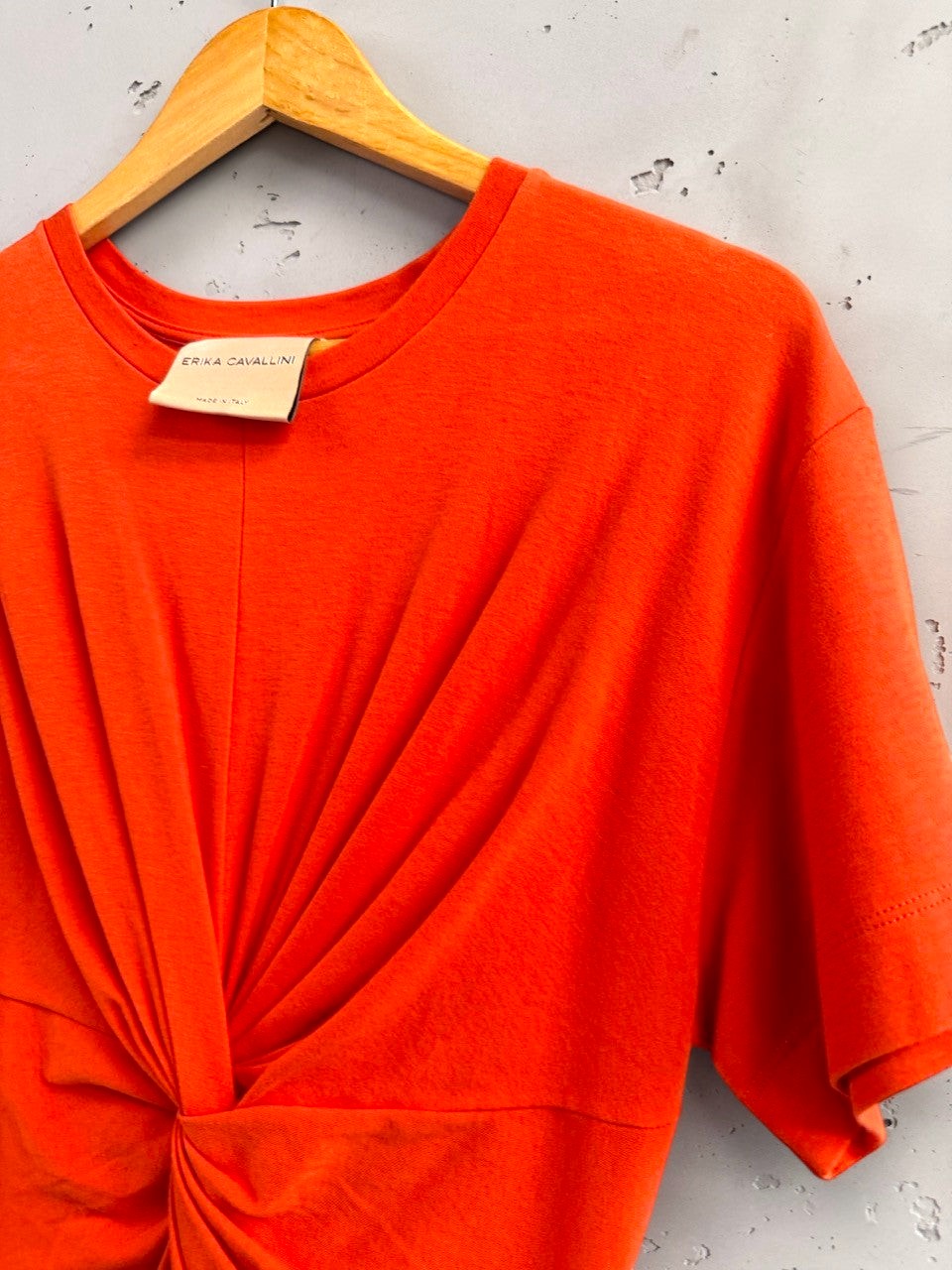 BERLIN VINTAGE CORNER vibrant orange cotton blend midi t-shirt dress with twisted knot detail and short sleeves.