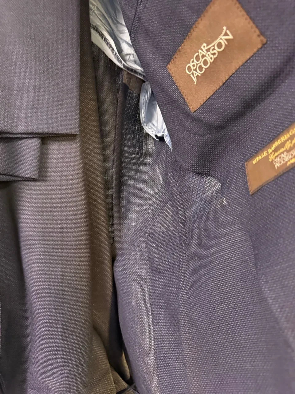 BERLIN VINTAGE CORNER Oscar Jacobson navy blue wool blazer, size 46, Vitale Barberis Canonico fabric, two-button closure, notch lapels.