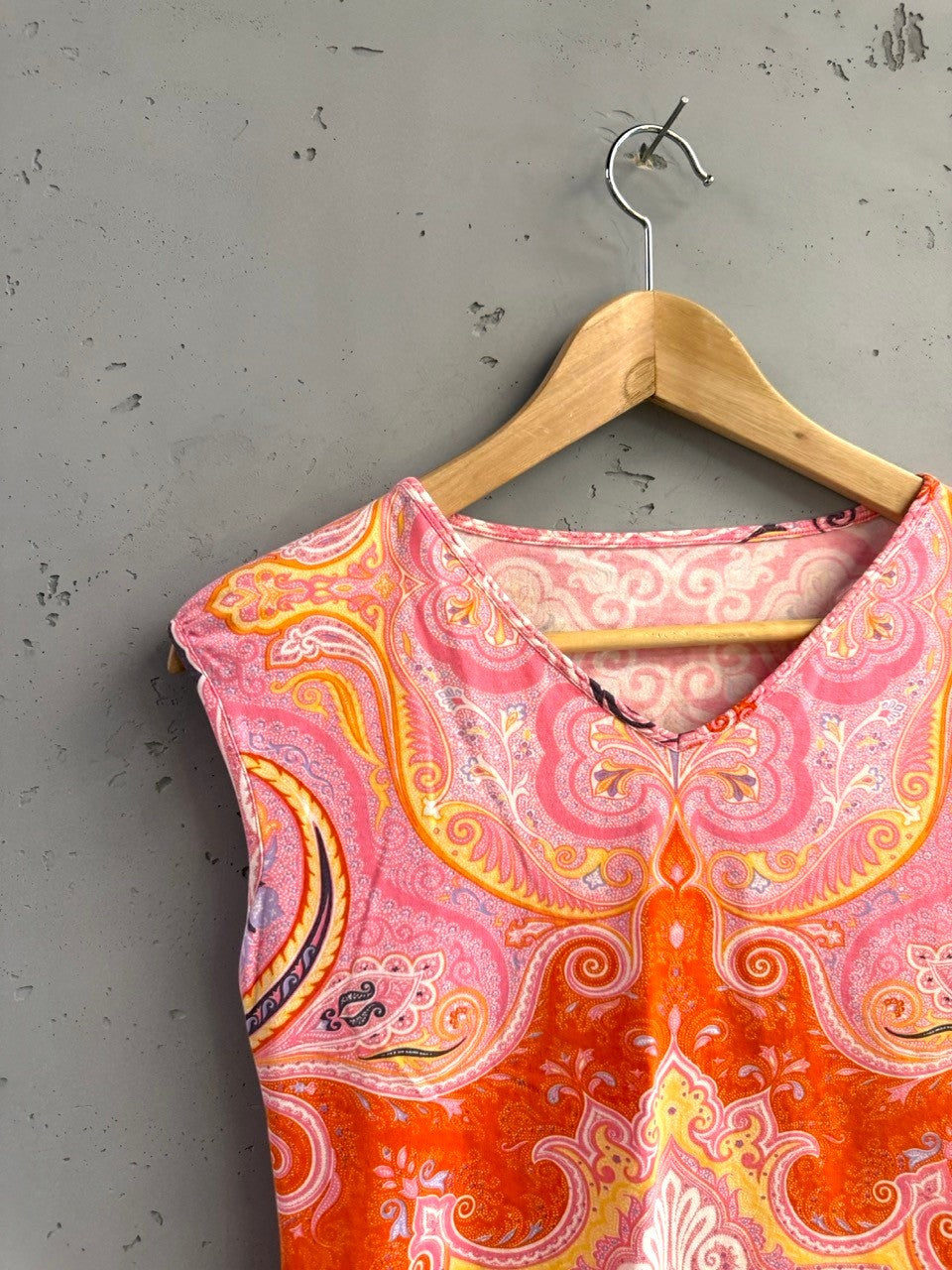 BERLIN VINTAGE CORNER cap sleeve top with vibrant orange, pink, yellow, and lavender paisley print.