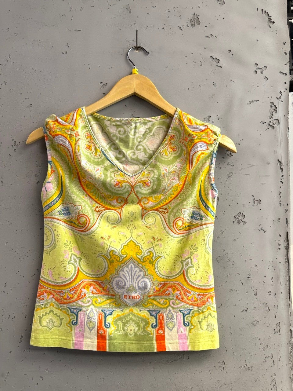 BERLIN VINTAGE CORNER sleeveless top with lime green, yellow, orange, and pink paisley print. V-neck, soft fabric.