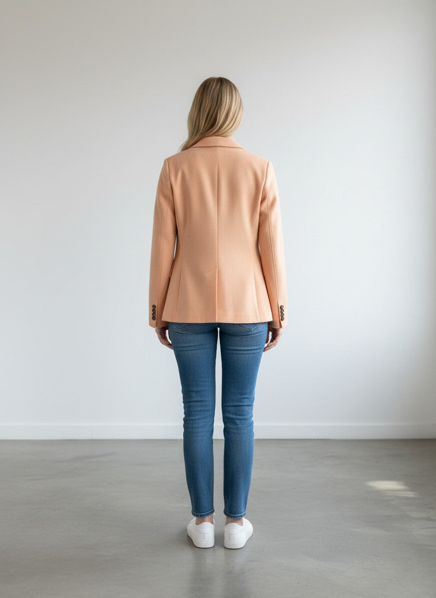 BERLIN VINTAGE CORNER single-breasted blazer in soft peach wool blend. Features notched lapel, single button closure, and flap pockets.