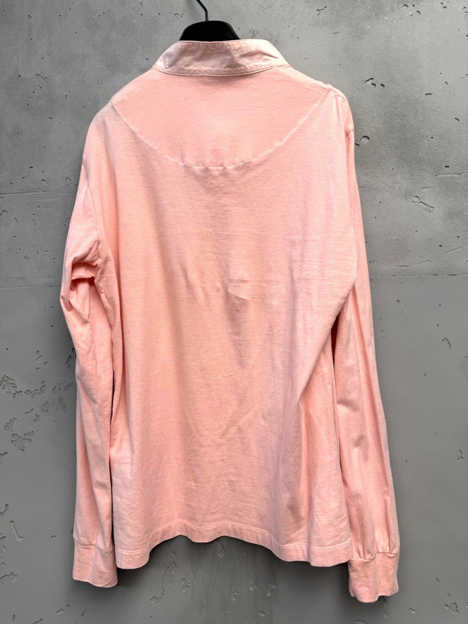 BERLIN VINTAGE CORNER soft pink cotton long sleeve henley shirt with mandarin collar and three-button placket.