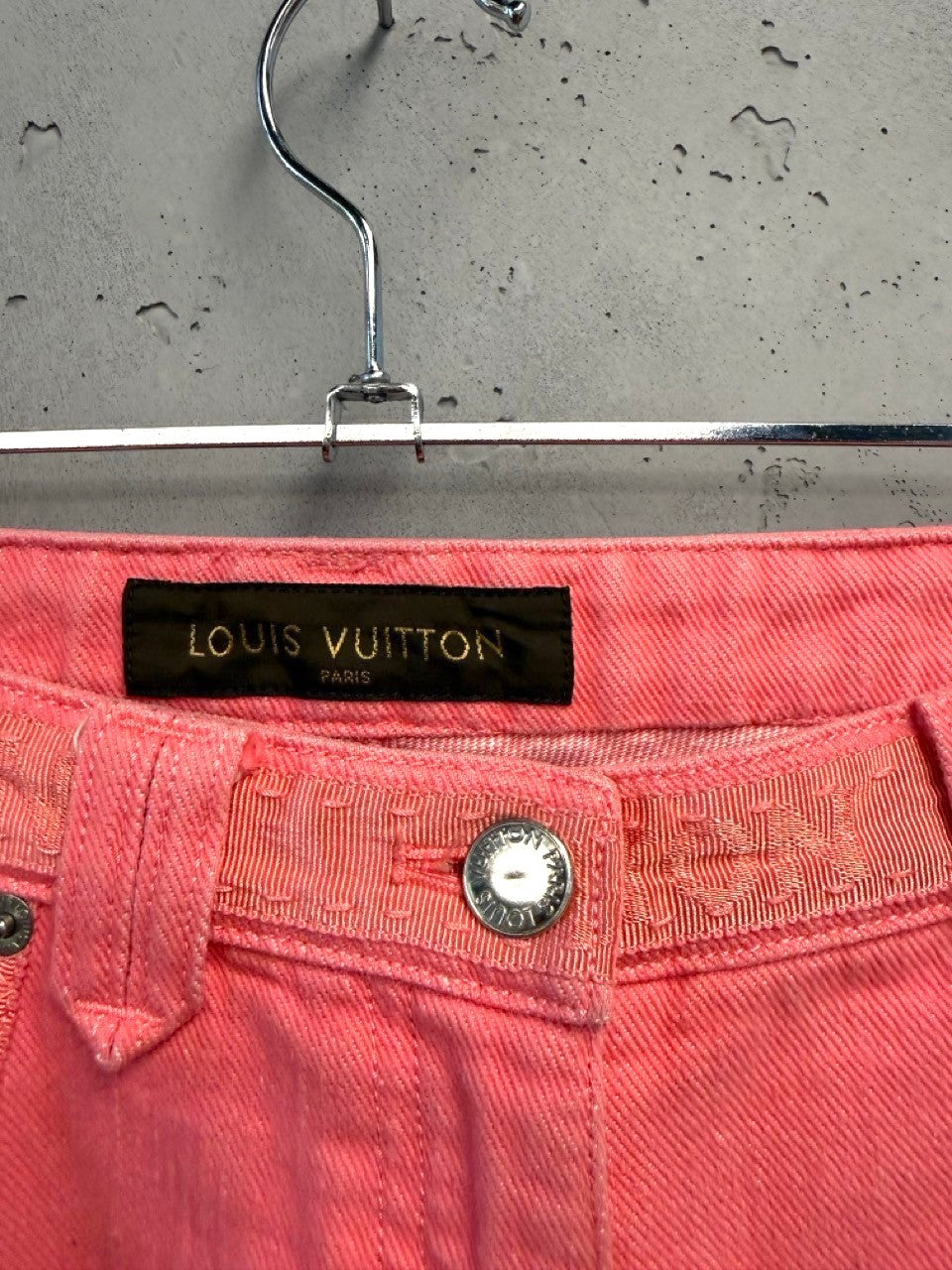 BERLIN VINTAGE CORNER coral pink denim cropped pants with textured side seams and signature hardware.