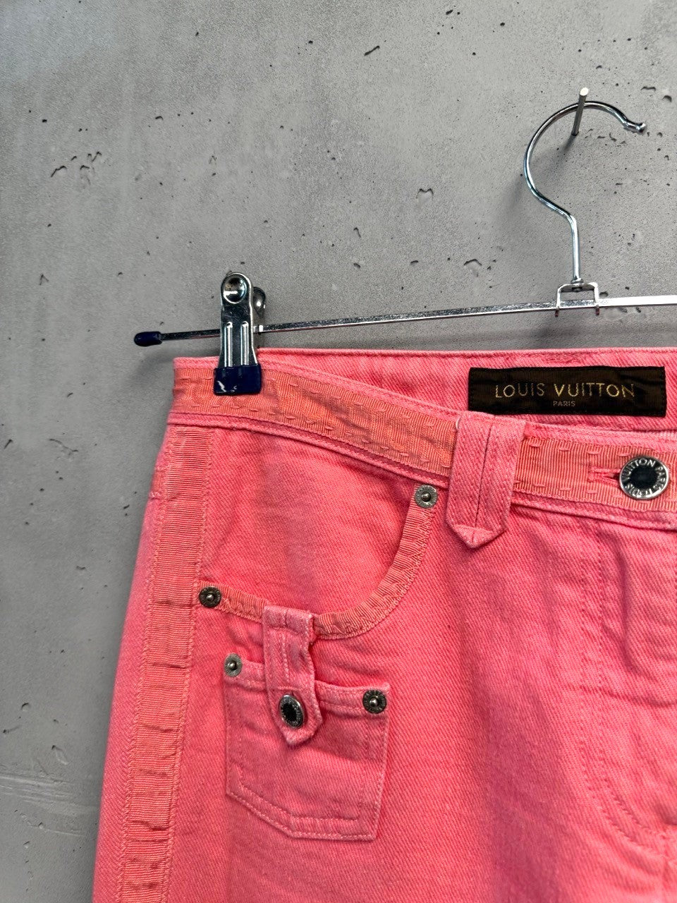 BERLIN VINTAGE CORNER Louis Vuitton coral pink denim capri pants with textured side seams and signature hardware.