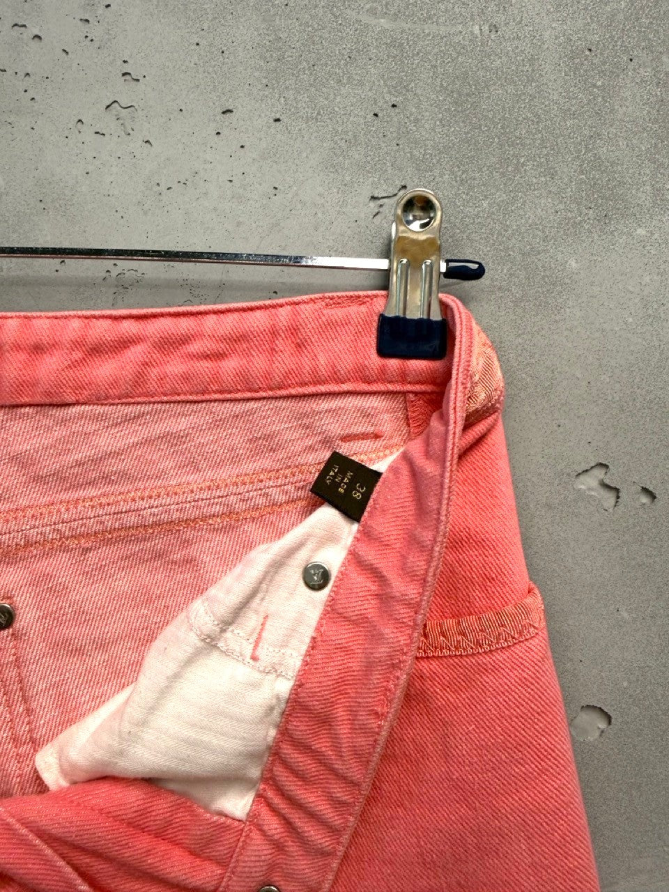 BERLIN VINTAGE CORNER coral pink denim cropped pants with textured side seams and signature hardware.