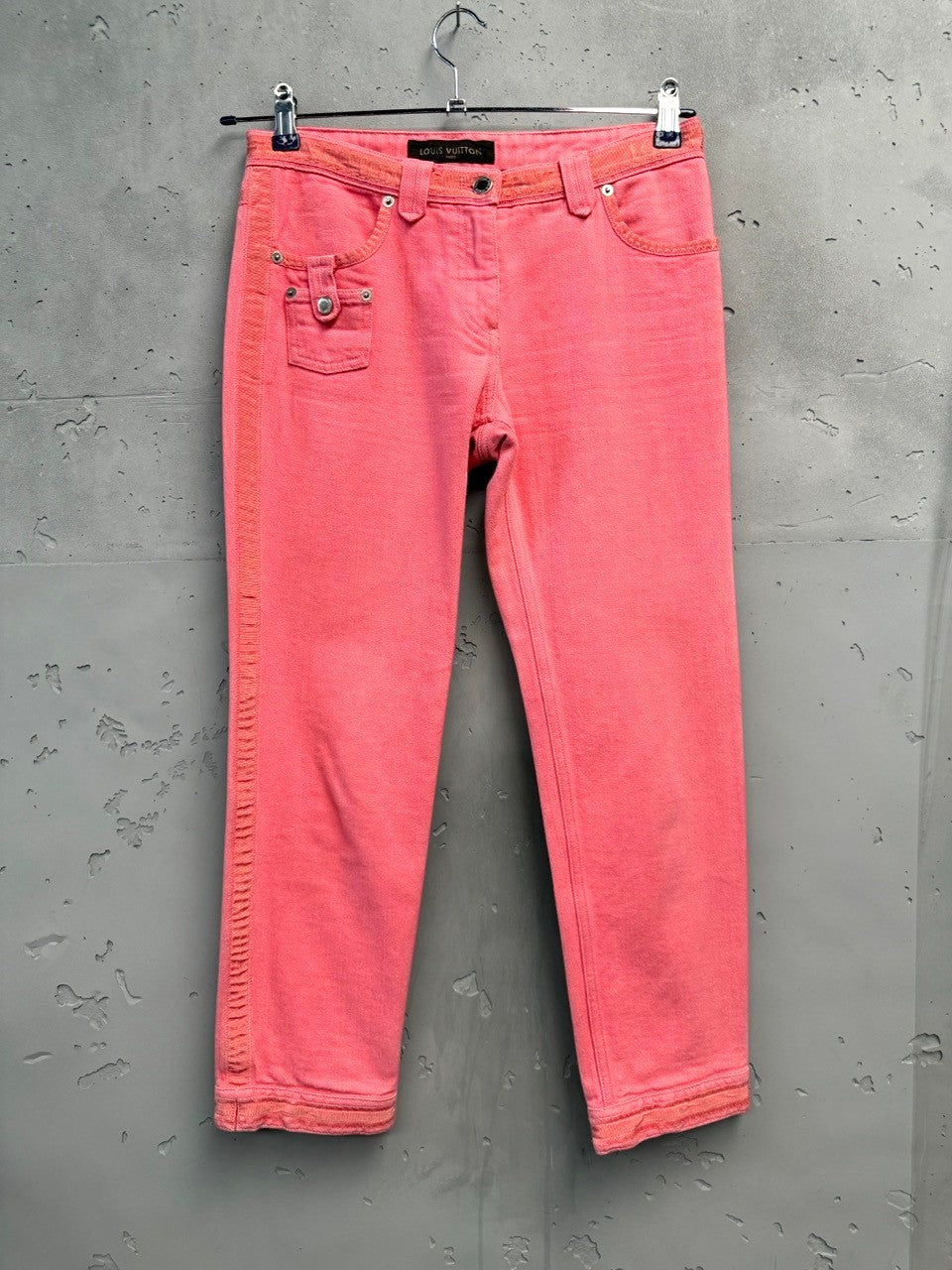 BERLIN VINTAGE CORNER Louis Vuitton coral pink denim cropped capri pants with textured side seams and five-pocket design.