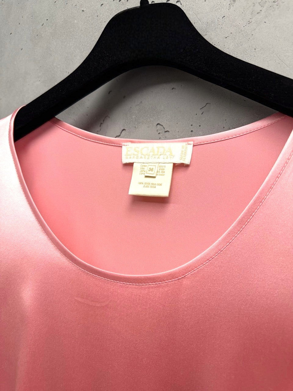 BERLIN VINTAGE CORNER pink silk blend sleeveless tank top with a subtle sheen and elegant drape. Size 36.