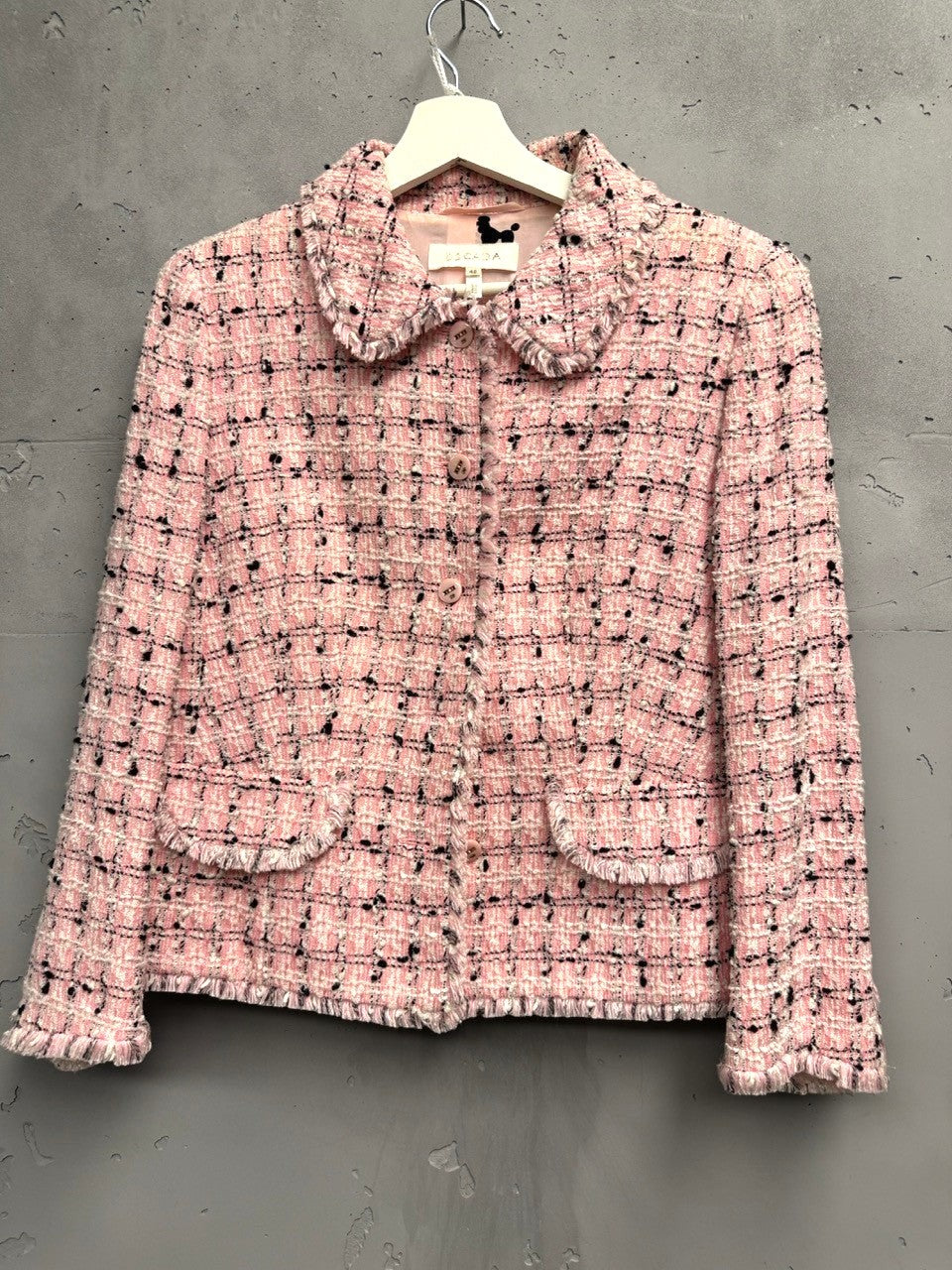 BERLIN VINTAGE CORNER pink tweed jacket with frayed trim, classic collar, and button-down front. Plaid pattern with black and white threads.
