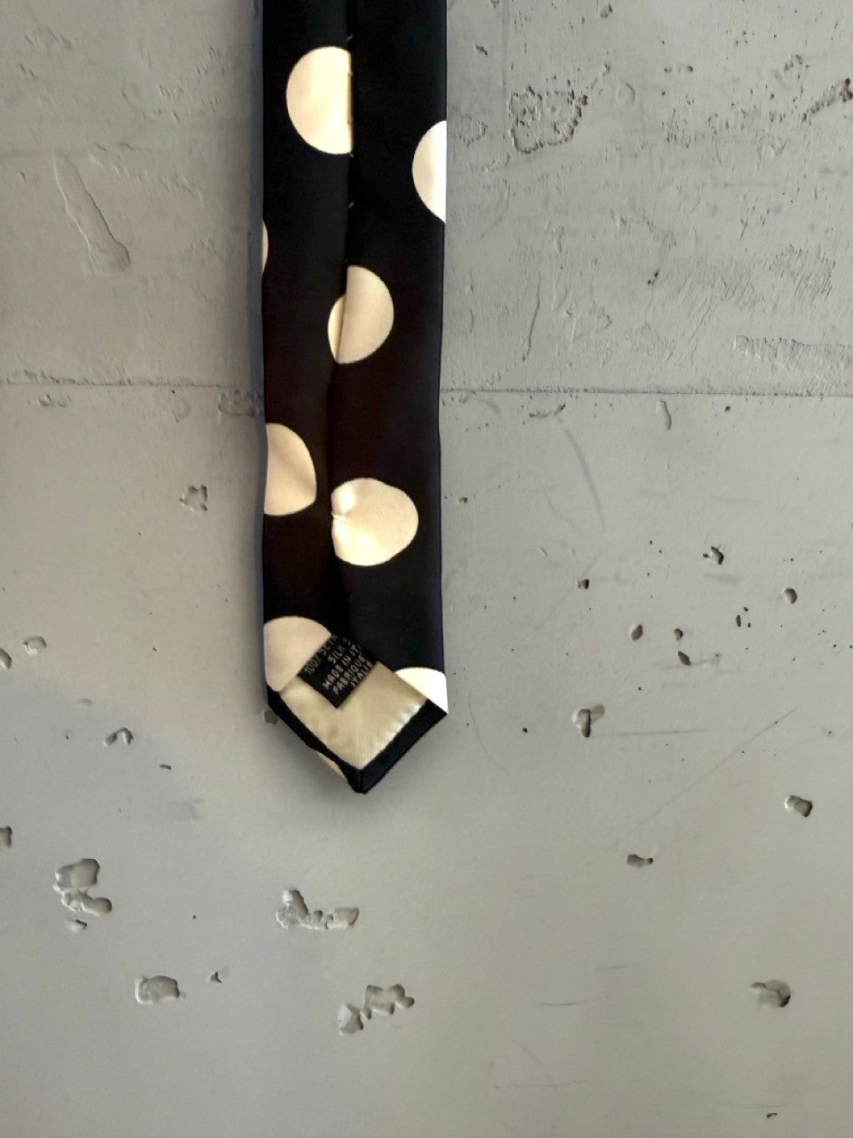 BERLIN VINTAGE CORNER black silk tie with white polka dots and a sunflower pattern