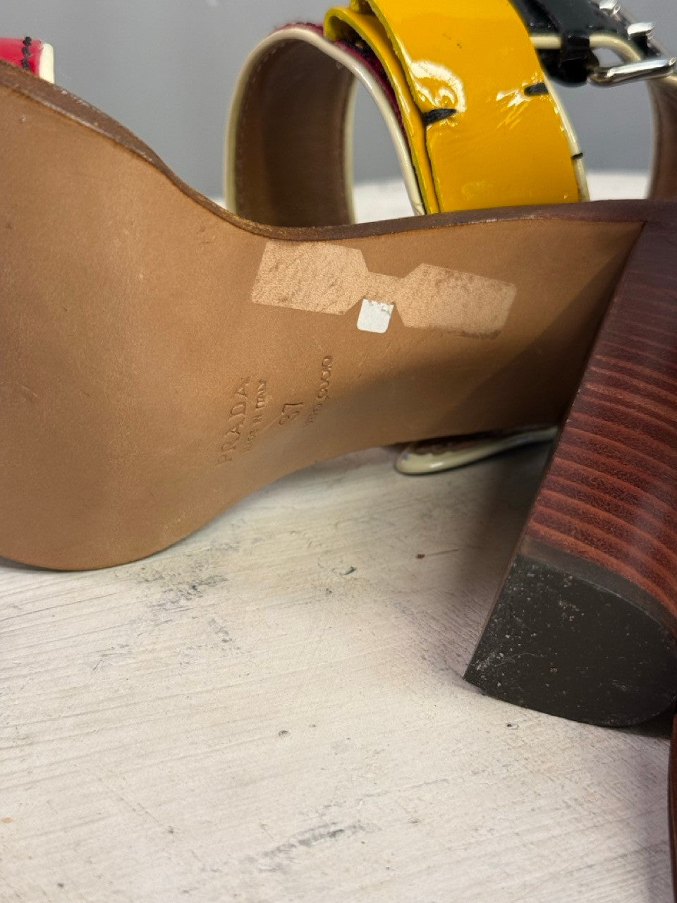 BERLIN VINTAGE CORNER Prada block-heel sandals featuring a wood-grain effect heel and multi-colored patent leather sole.