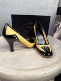 BERLIN VINTAGE CORNER Prada pumps in woven raffia and black patent leather with stud details and mid-height heels.