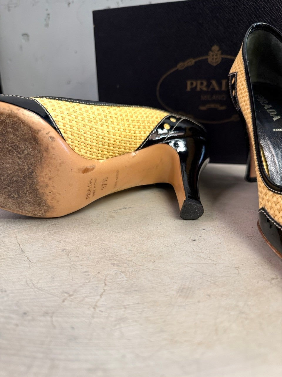 BERLIN VINTAGE CORNER Prada raffia and black patent leather pumps with stud details and mid-height heel