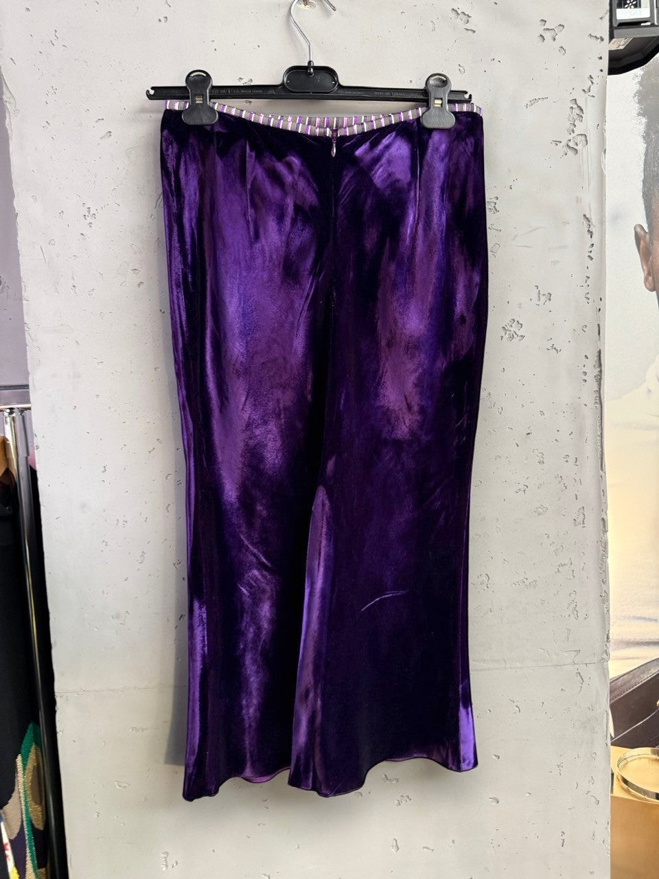 BERLIN VINTAGE CORNER deep purple satin midi skirt with decorative waistband and subtle sheen.