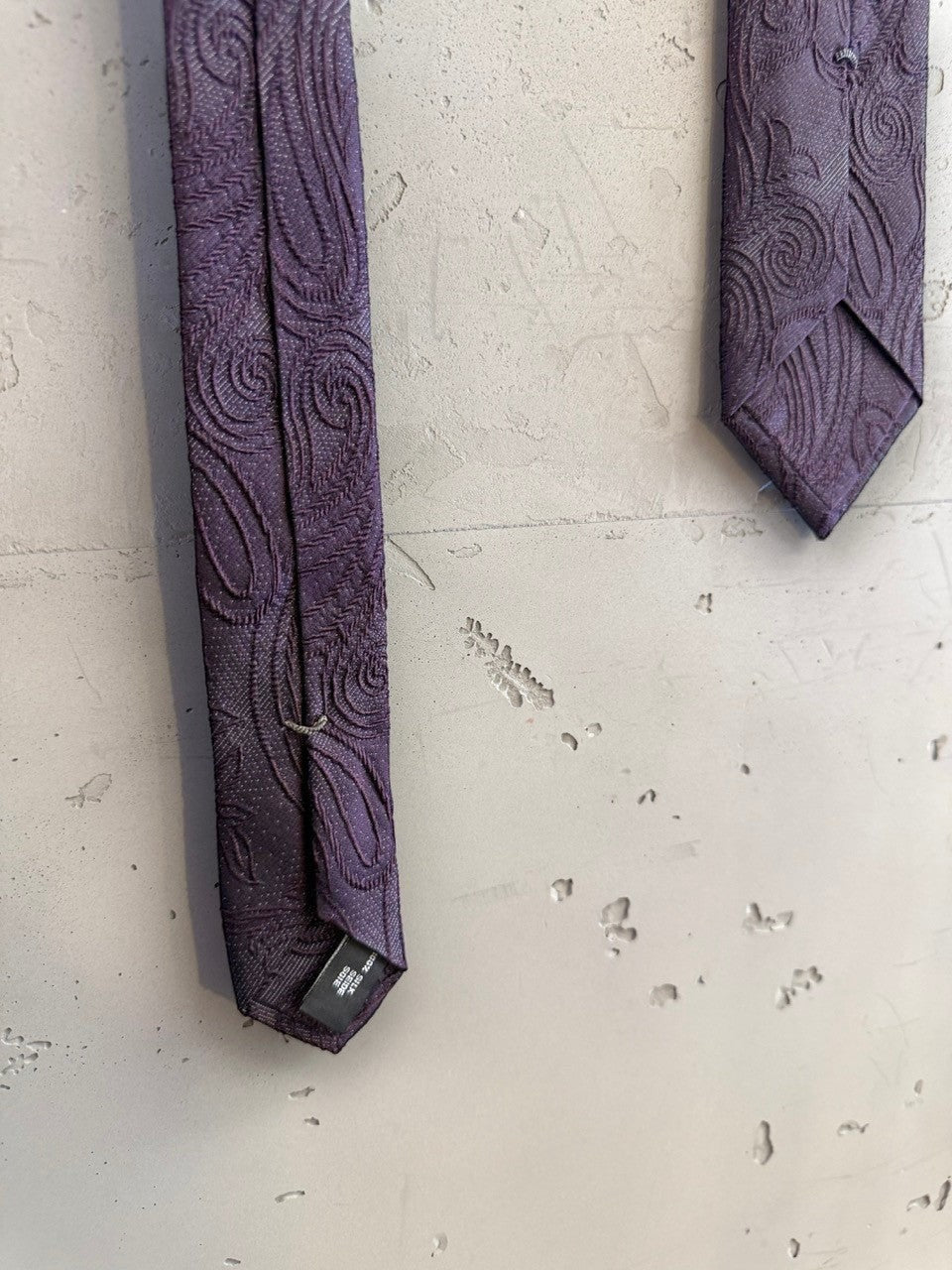BERLIN VINTAGE CORNER deep purple silk necktie with intricate tonal paisley pattern for formal wear.