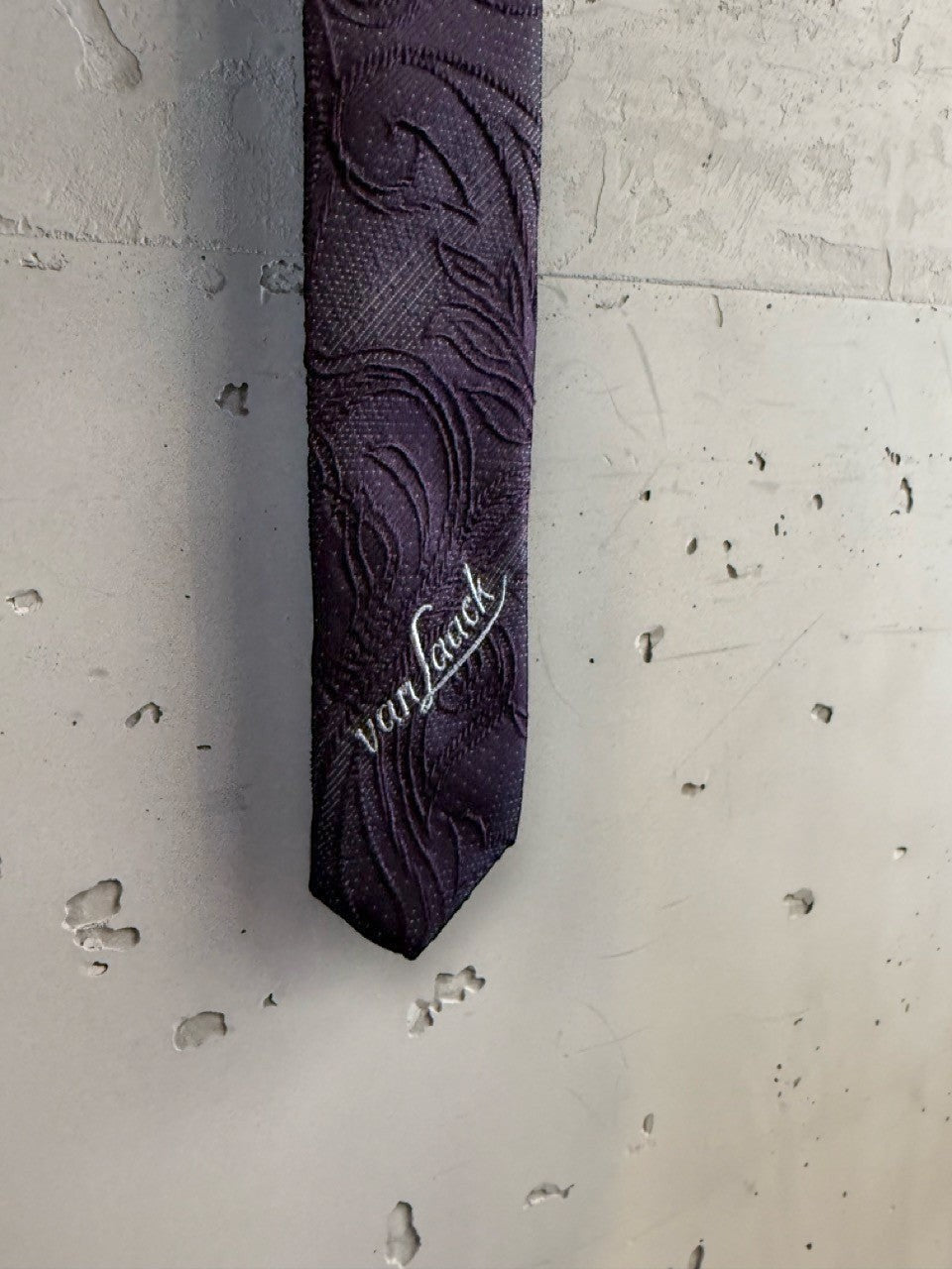 BERLIN VINTAGE CORNER deep purple silk necktie featuring an intricate tonal paisley pattern and embroidered logo.