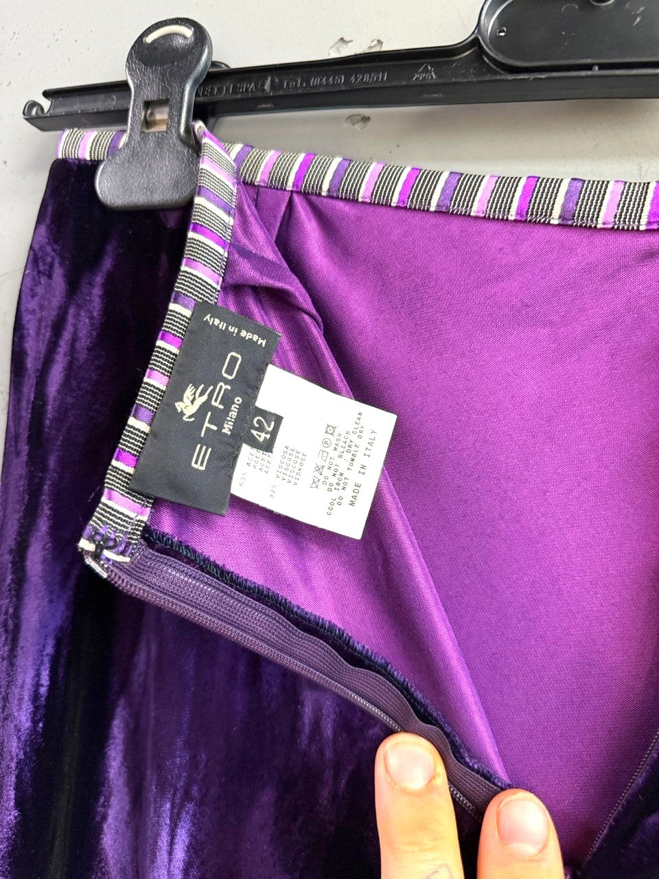 BERLIN VINTAGE CORNER deep purple velvet midi skirt with decorative striped waistband and zip closure.