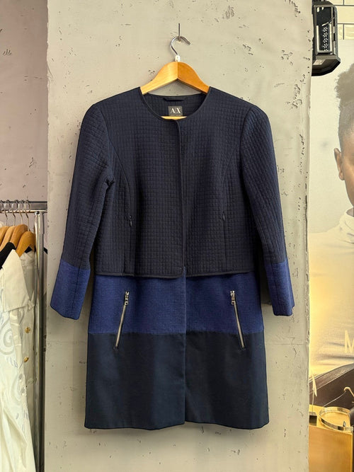 BERLIN VINTAGE CORNER navy quilted jacket with royal blue and navy colorblock skirt, featuring zip pockets and gold-tone zipper detail.