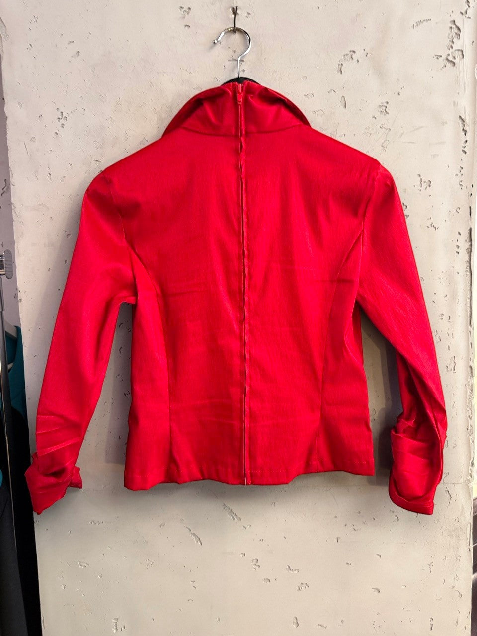 BERLIN VINTAGE CORNER red long sleeve blouse with a pointed collar and back zipper closure