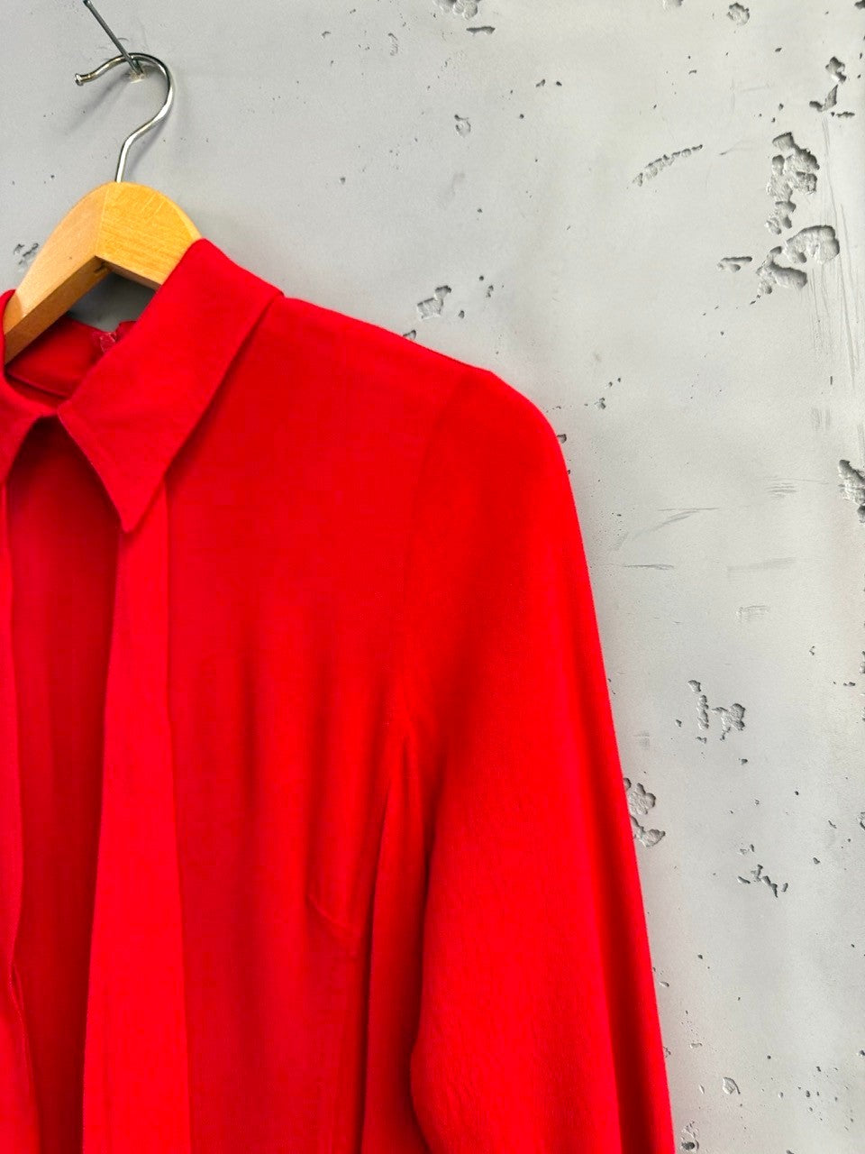 BERLIN VINTAGE CORNER red long sleeve mini dress with collar and tie detail
