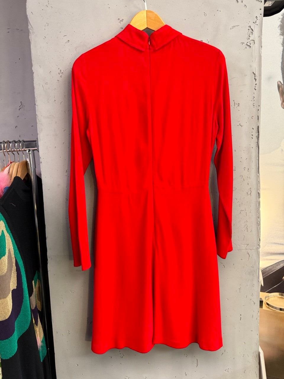 BERLIN VINTAGE CORNER red long sleeve mini dress with collar and tie detail