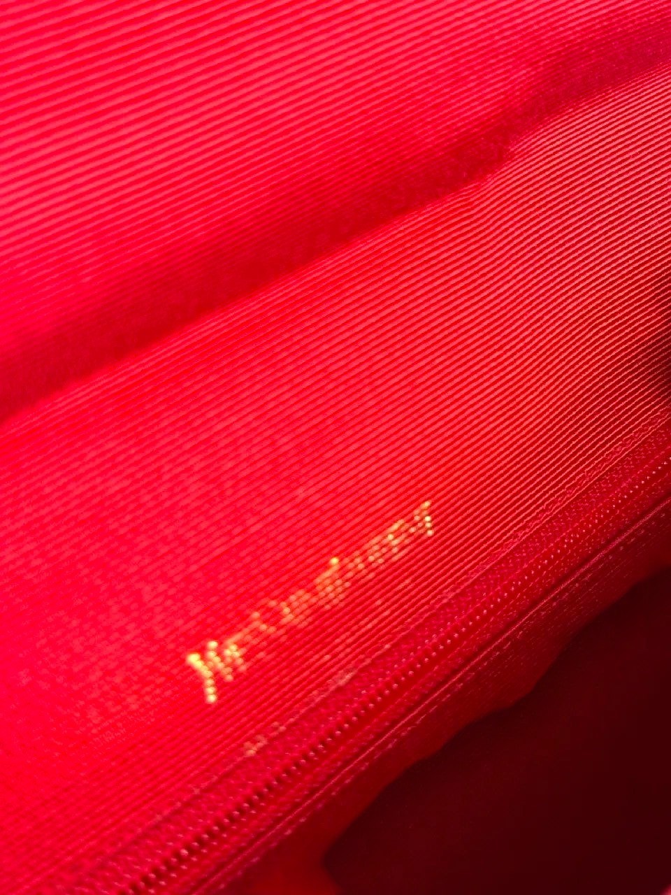 BERLIN VINTAGE CORNER red patent leather clutch bag with ribbed interior lining and gold embossed logo.
