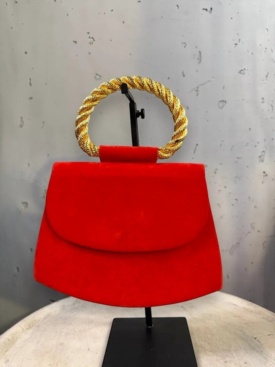 BERLIN VINTAGE CORNER red patent leather clutch bag with gold twisted handle and snap closure