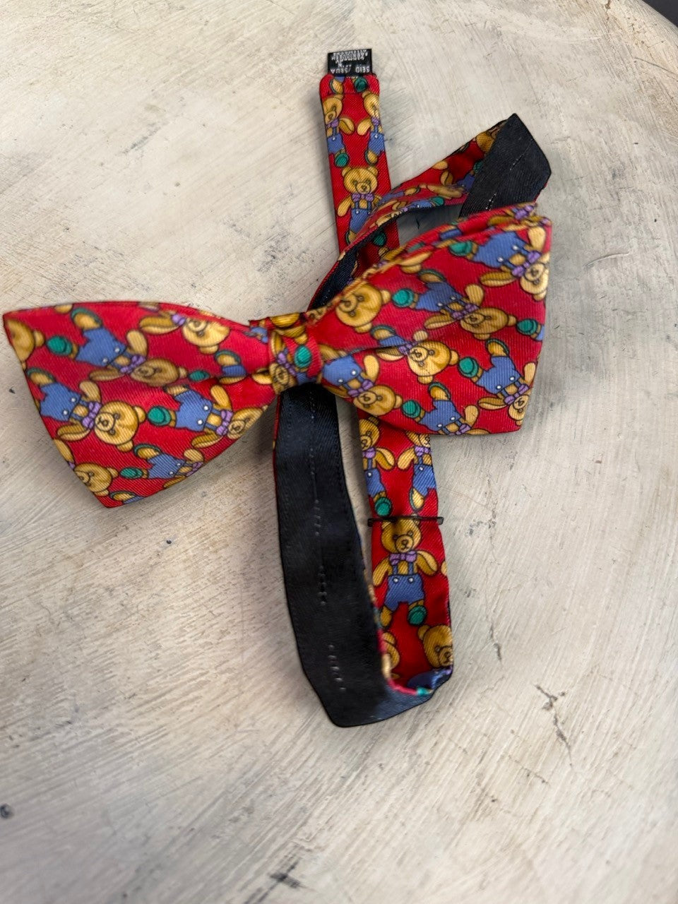 BERLIN VINTAGE CORNER red silk bow tie with teddy bear pattern and adjustable strap