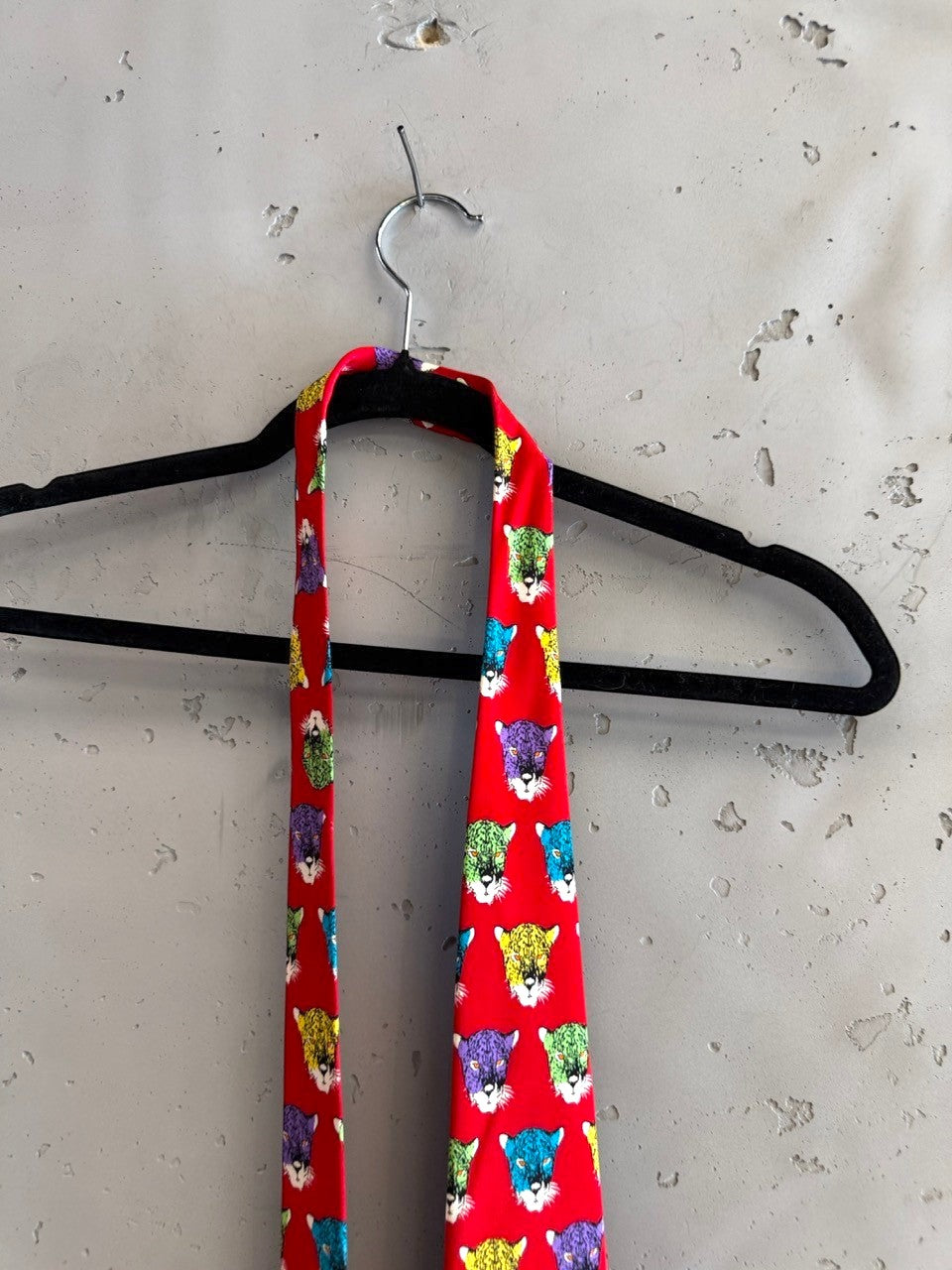BERLIN VINTAGE CORNER red silk tie with all-over colorful jaguar head print. Luxurious and vibrant accessory.