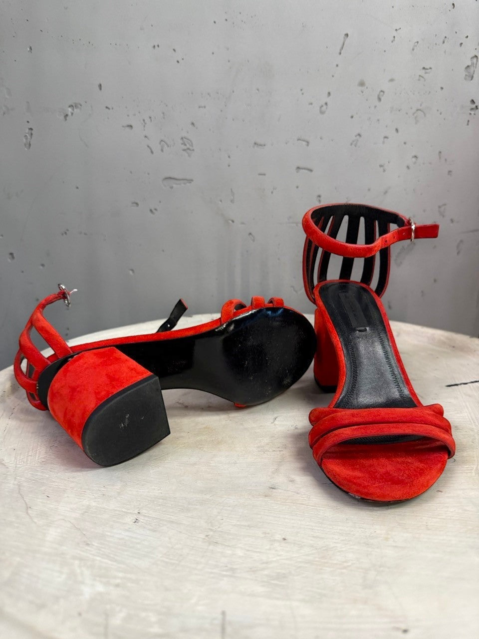 BERLIN VINTAGE CORNER red suede block heel sandals with cage-style ankle straps and metallic heel detail.