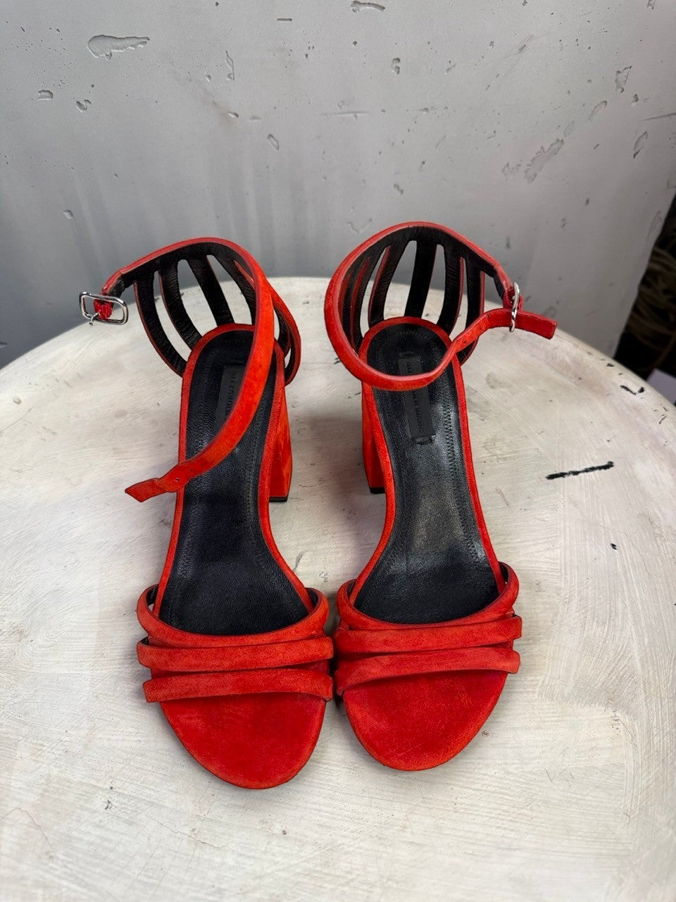 BERLIN VINTAGE CORNER red suede block heel sandals with cage-style ankle straps and metallic heel detail.