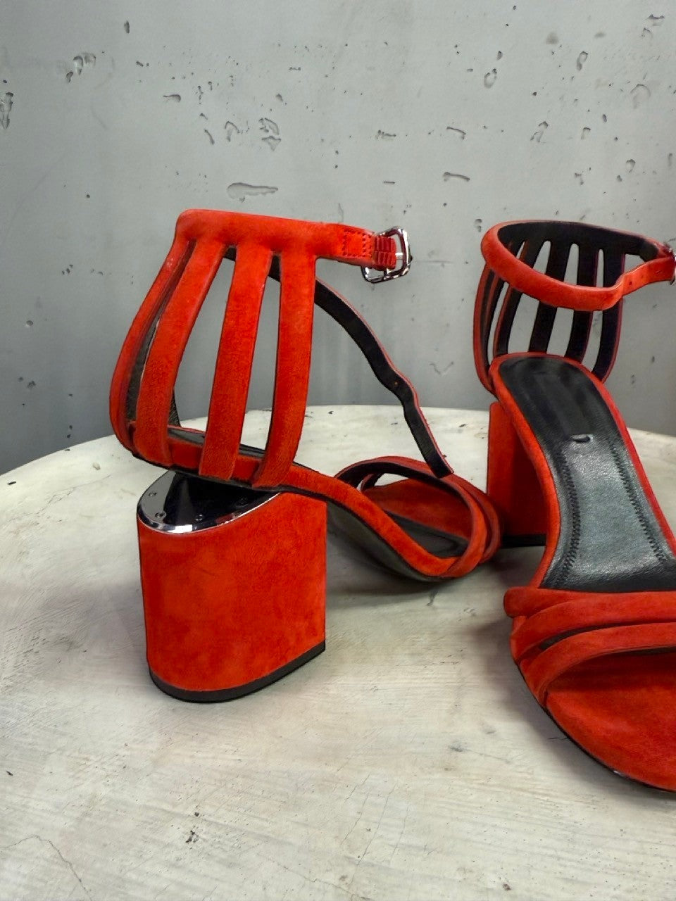 BERLIN VINTAGE CORNER red suede block heel sandals with cage-style ankle straps and metallic heel detail.