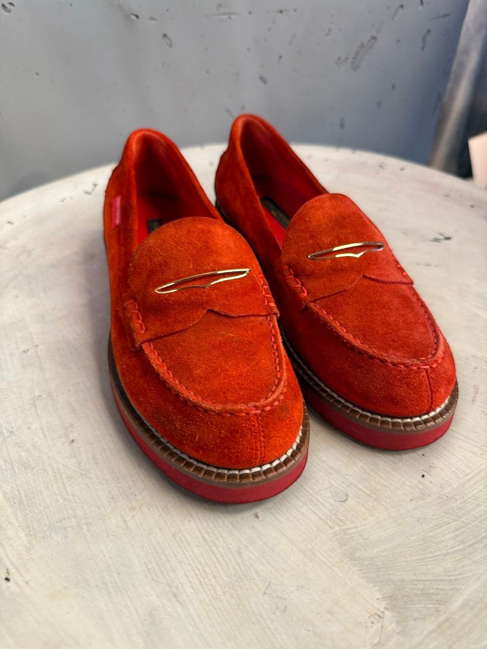 BERLIN VINTAGE CORNER red suede Louis Vuitton loafers with gold metal vamp accent and thick rubber sole